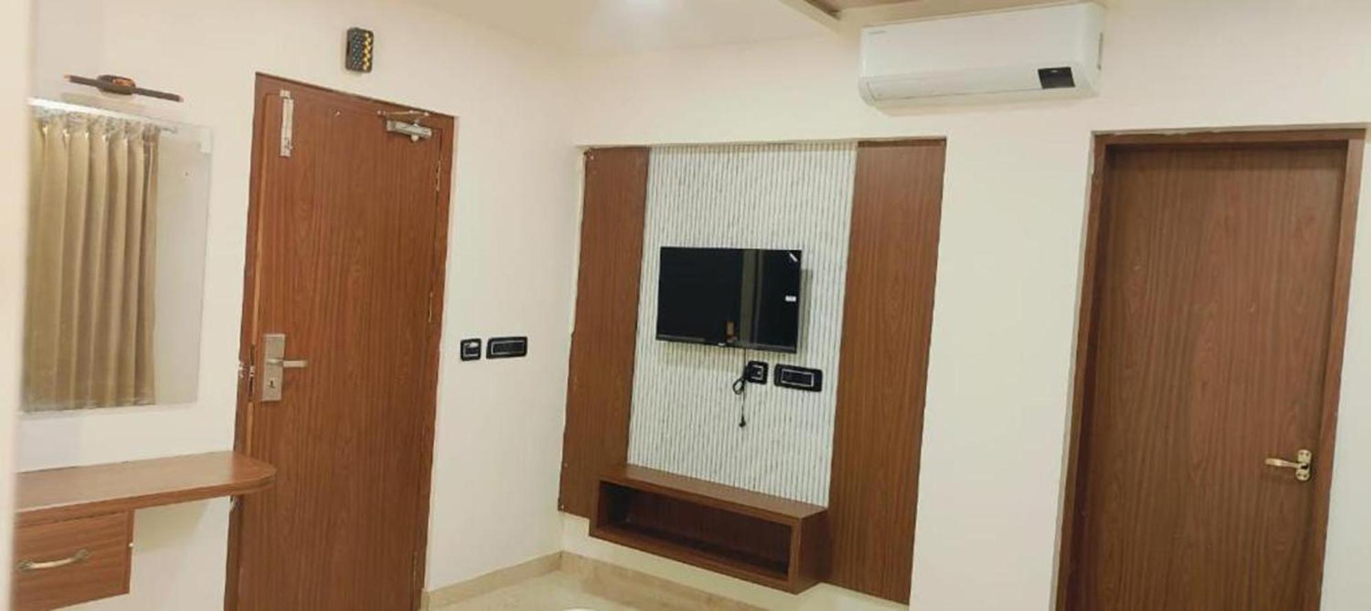 Sree Mahalakshmi Residency By K Hotels Virudunagar Exteriör bild