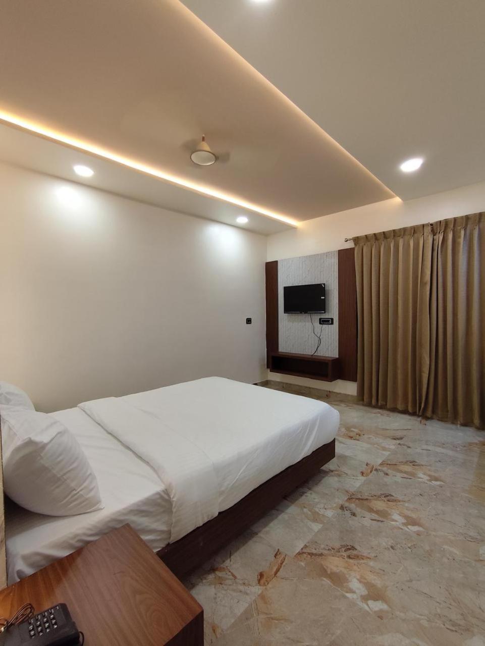 Sree Mahalakshmi Residency By K Hotels Virudunagar Exteriör bild